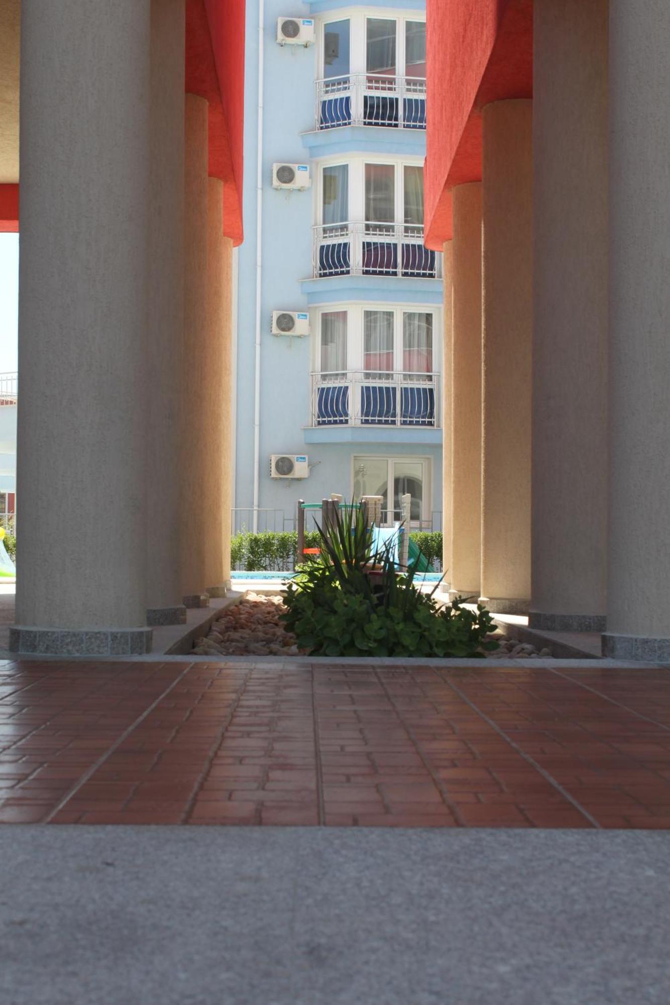 Rose Garden Omax Apartments サニービーチ エクステリア 写真
