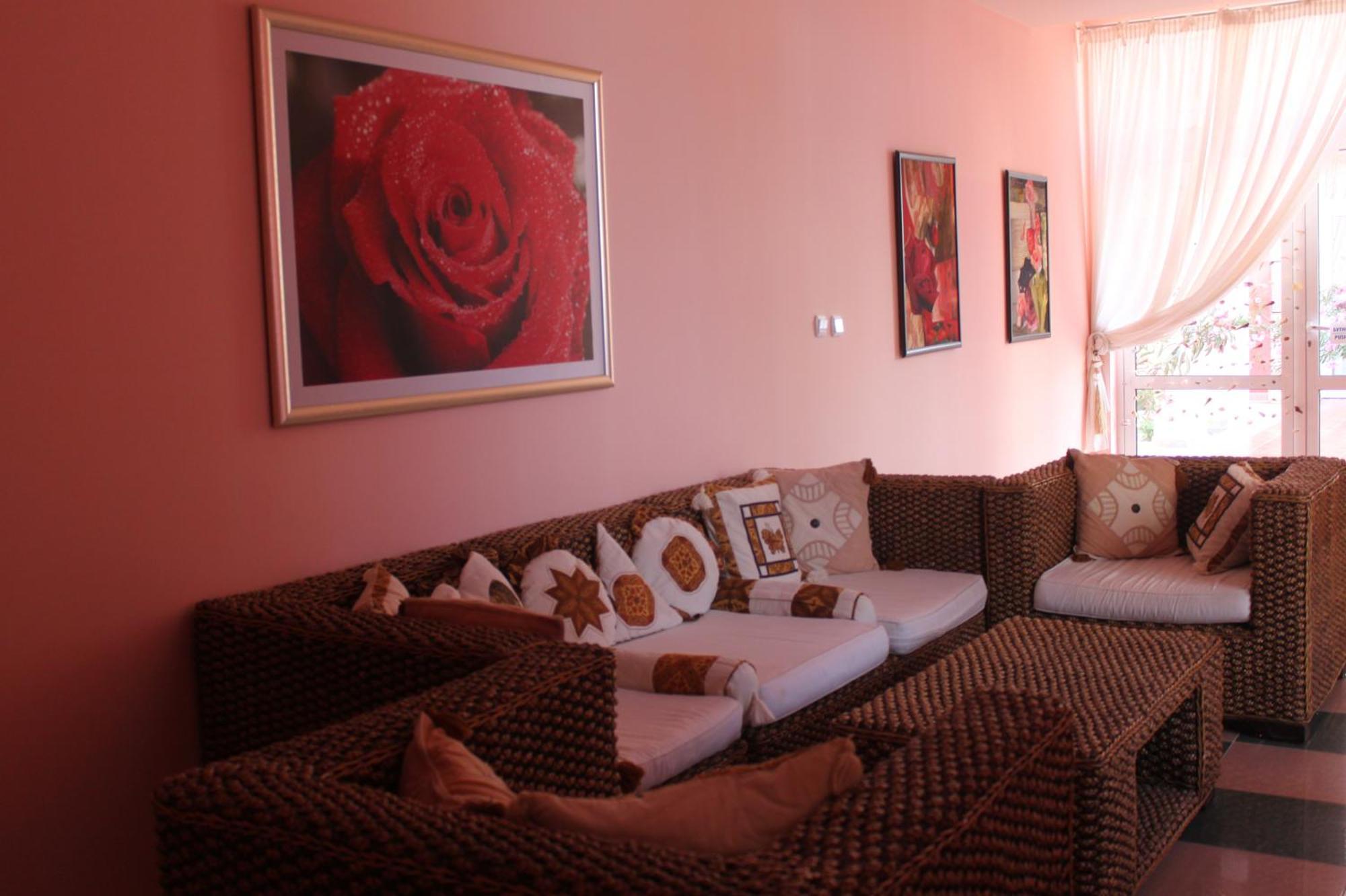 Rose Garden Omax Apartments サニービーチ エクステリア 写真