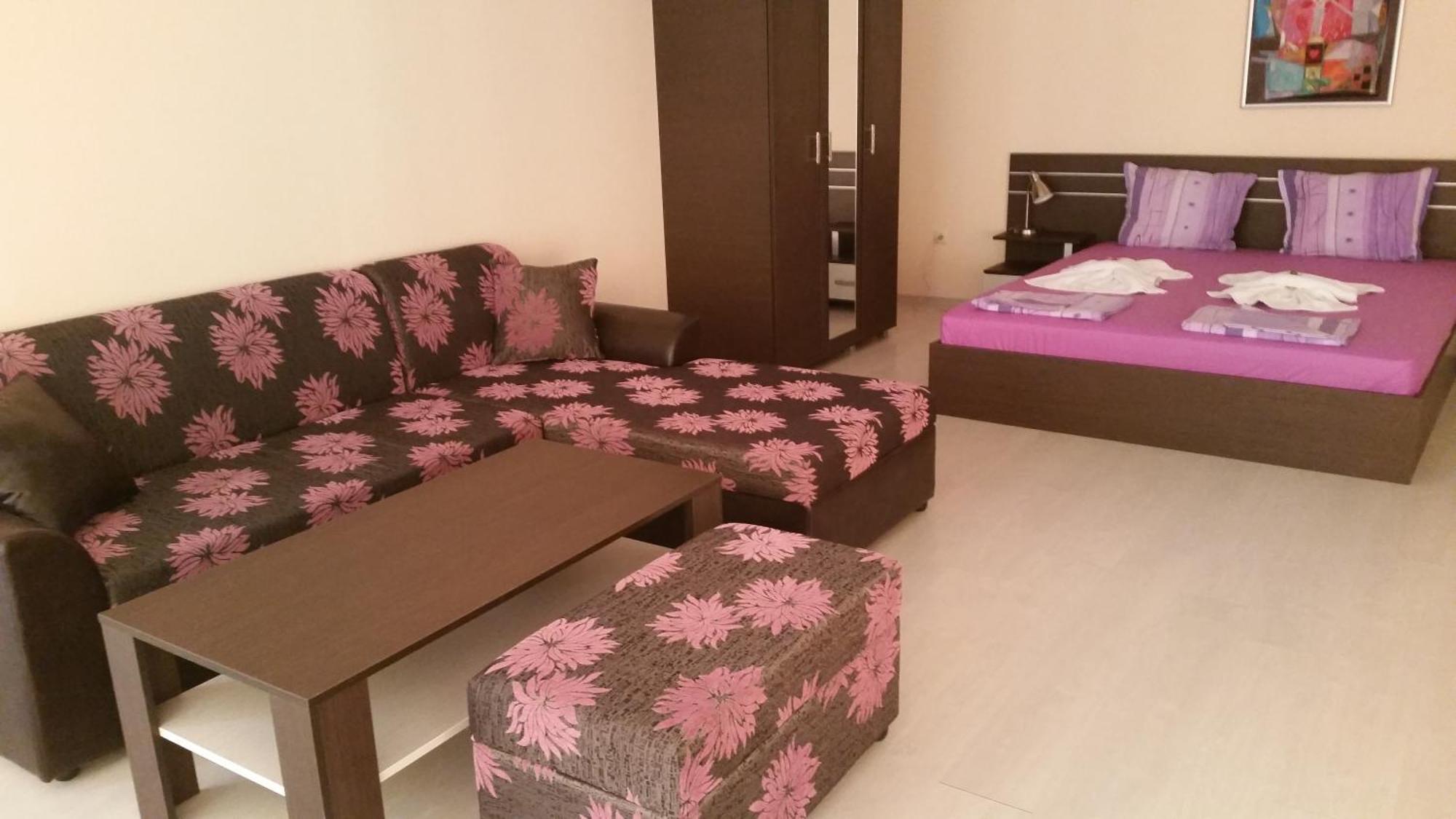 Rose Garden Omax Apartments サニービーチ 部屋 写真