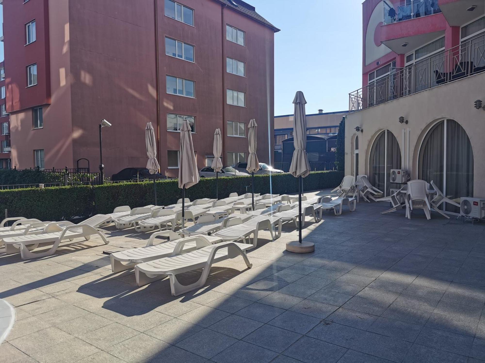 Rose Garden Omax Apartments サニービーチ エクステリア 写真