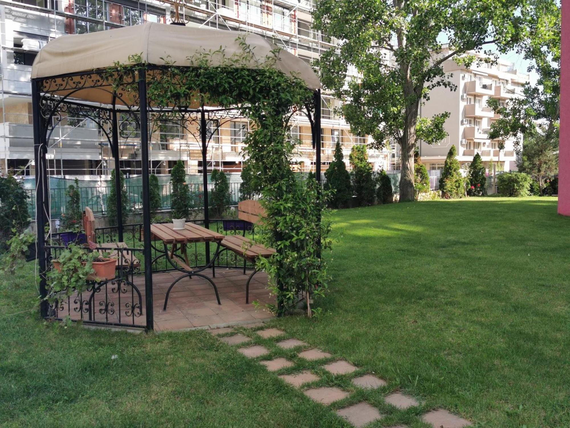 Rose Garden Omax Apartments サニービーチ エクステリア 写真