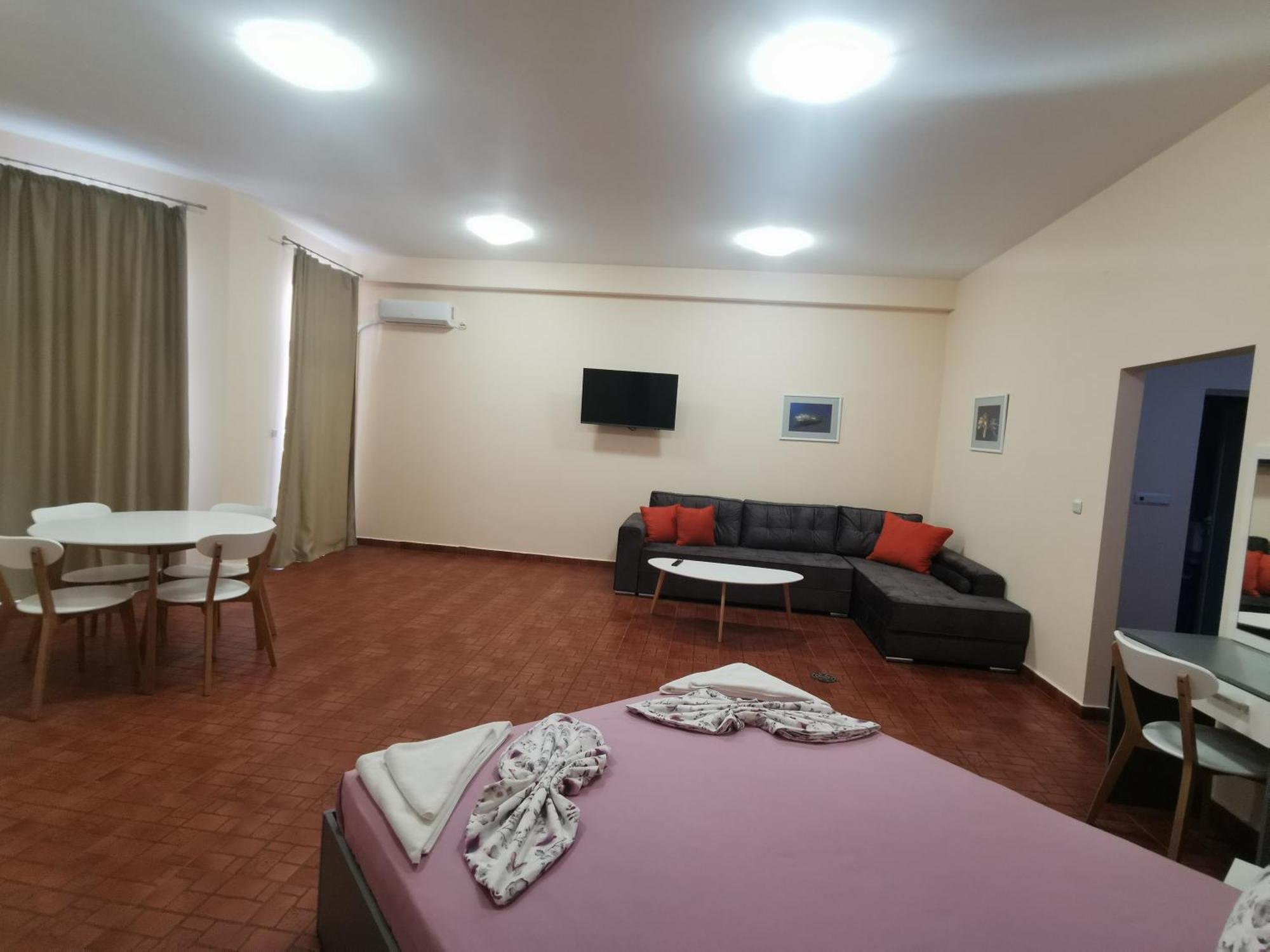 Rose Garden Omax Apartments サニービーチ エクステリア 写真